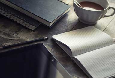 湖南籍超模瞿颖，和男友带两个女儿一起打网球